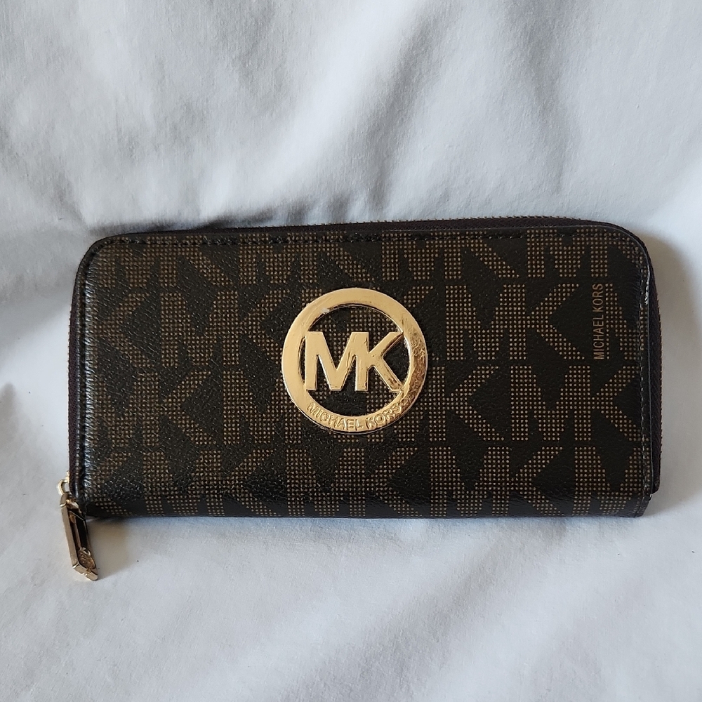 Michael Kors MK Signature Fulton Zip Around Wallet with Gold Logo